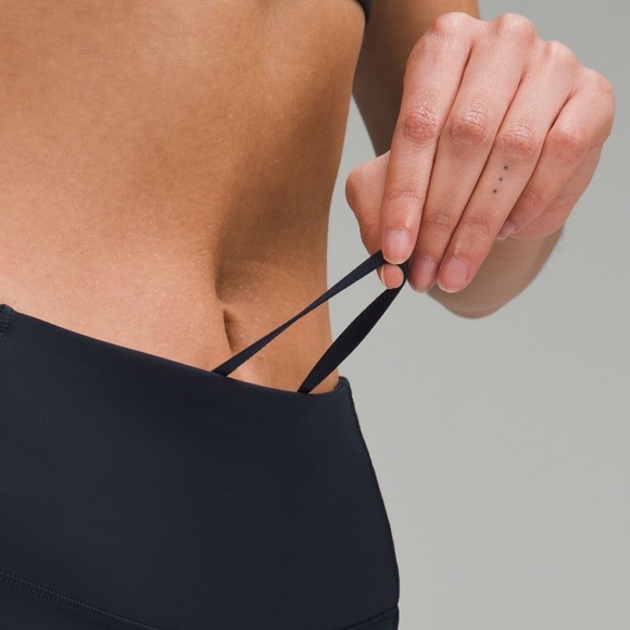 Lululemon Fast and Free High Rise Tights 25” in True Navy - Picture 4 of 5